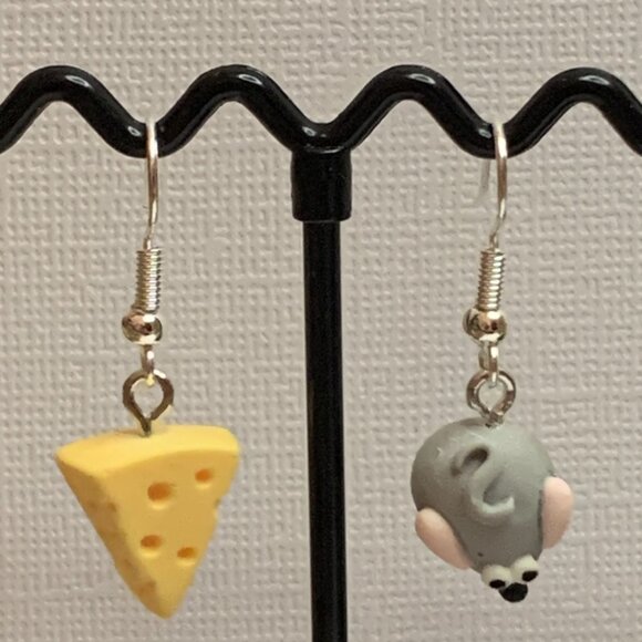 Mouse Earring, Cheese Earring, Silly Animal Earring, Funny Food Earring, Gift - Picture 5 of 5